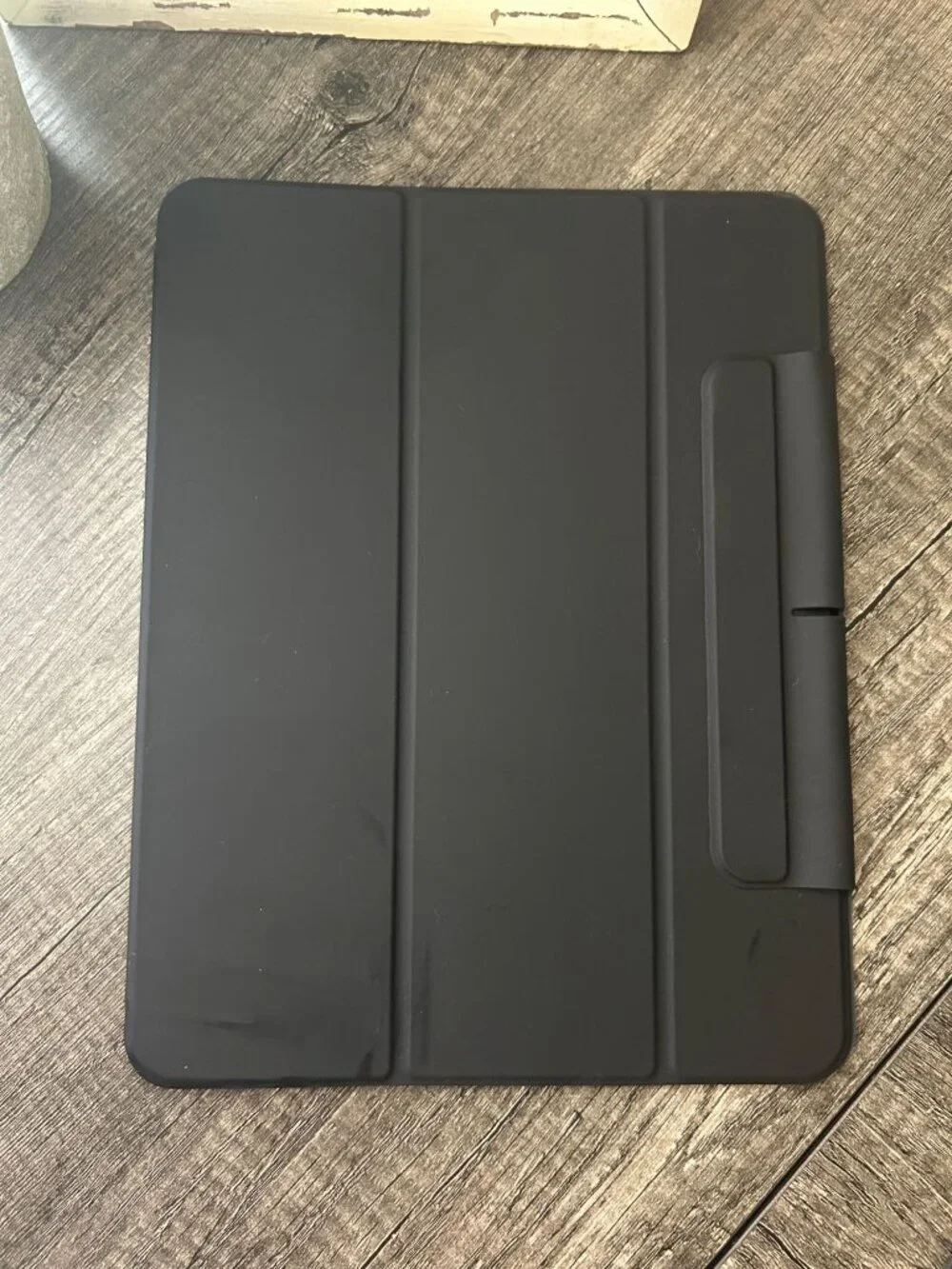 ESR Magnetic Case for iPad Pro 13